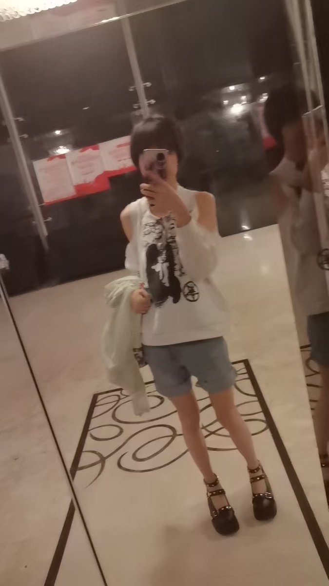 jin56000's tweet photo. 出去玩  #femboy  #小男孩 #男娘 https://t.co/g2WkegrILd