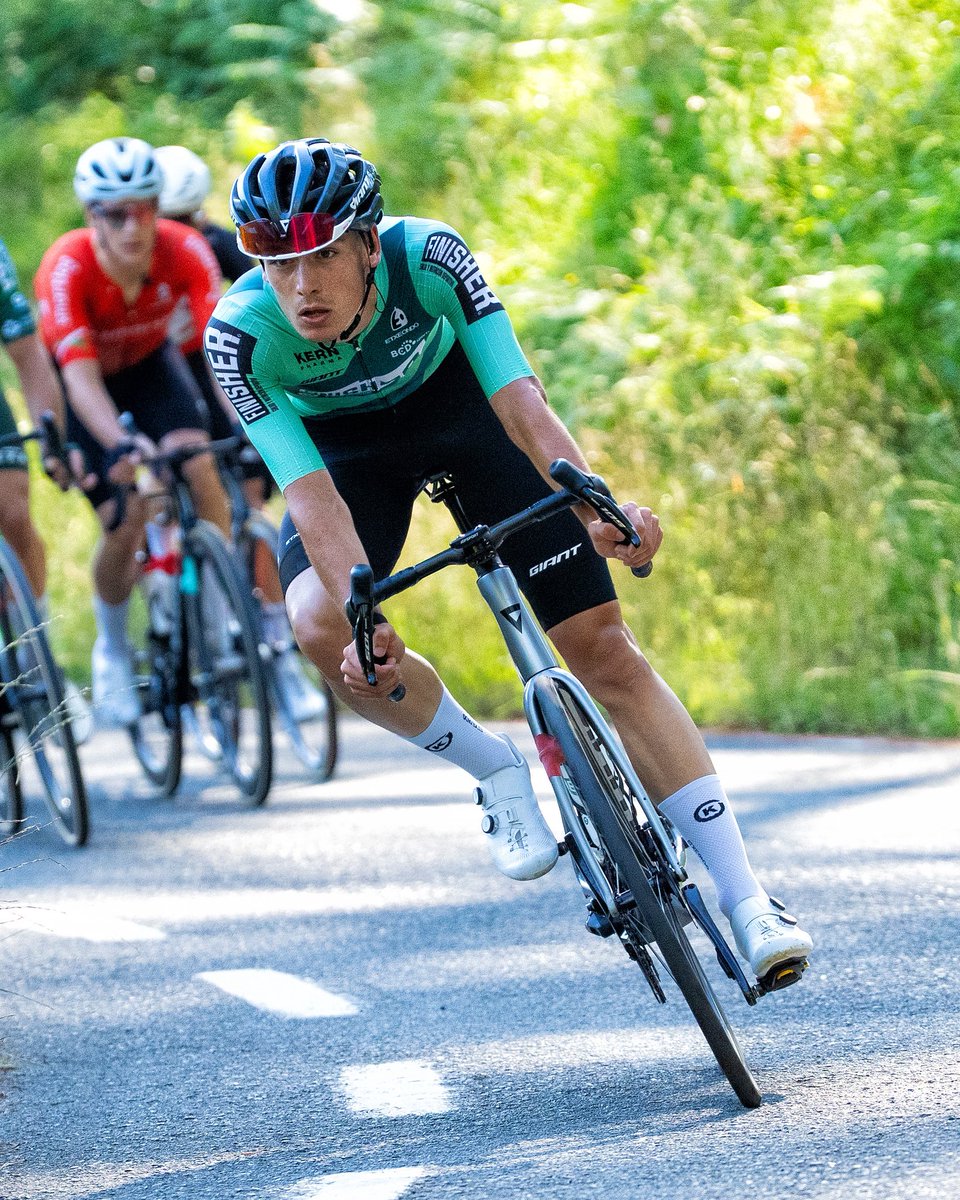 EqFinisher's tweet photo. 🏰 #VueltaCyL | Etapa 3

🔛 Tras completar la primera hora de carrera, un multitudinario corte, con Emilio García y Simone Galbusera dando representación el Equipo Finisher, rueda en cabeza con +1’20” de ventaja sobre el pelotón https://t.co/b2Q5BMrN3j