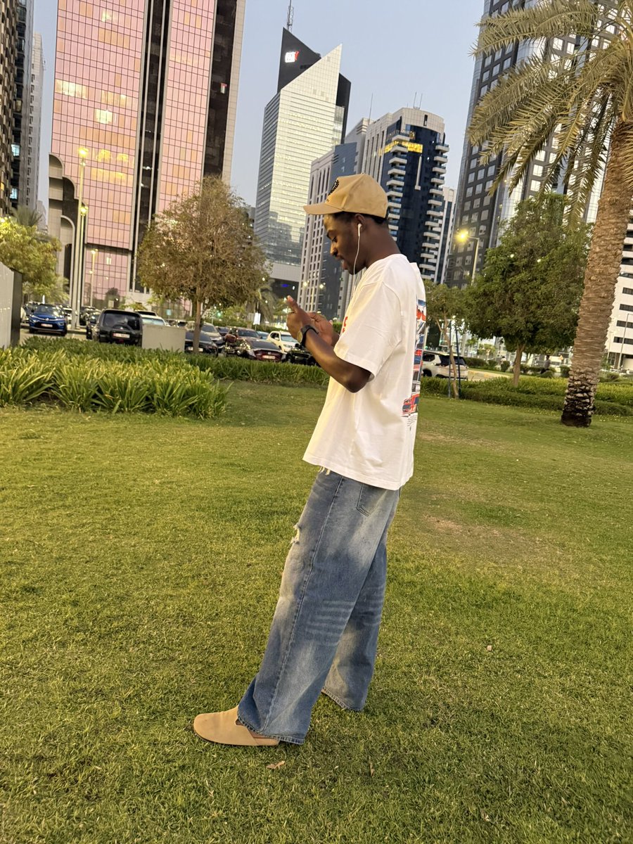 Agbayejnr's tweet photo. Minding my business as usual https://t.co/FBIumAgmMI