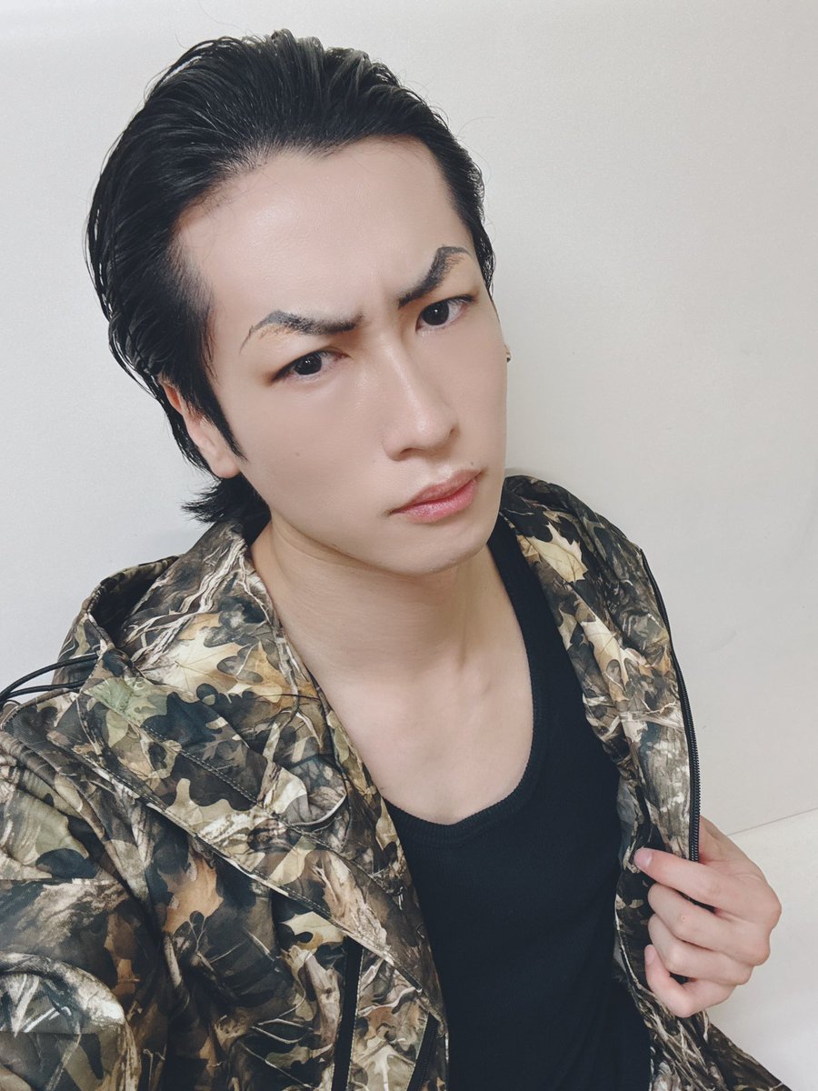 yuyaarai1220's tweet photo. #刃牙ステ
初日終了しました！！
ご来場ありがとうございました！！

こうして刃牙の世界に入り込めて幸せです。
明日以降もより強く鋭く、
千秋楽まで頑張ります！👊 https://t.co/HcN87bZi9T