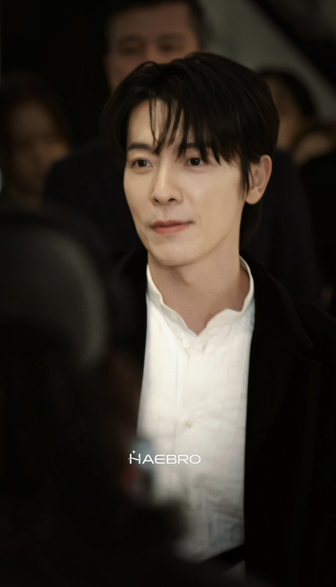 dieyanakhj's tweet photo. This is insane I literally found myself gulping at this pic wtf he's so fcking handsoooomeeeee how does one gets more and more handsome every day?!?!?!?! LEE DONGHAEEEEE 😭😭😭😭😭❤️‍🔥❤️‍🔥❤️‍🔥❤️‍🔥❤️‍🔥 https://t.co/1EAsB7MLpQ