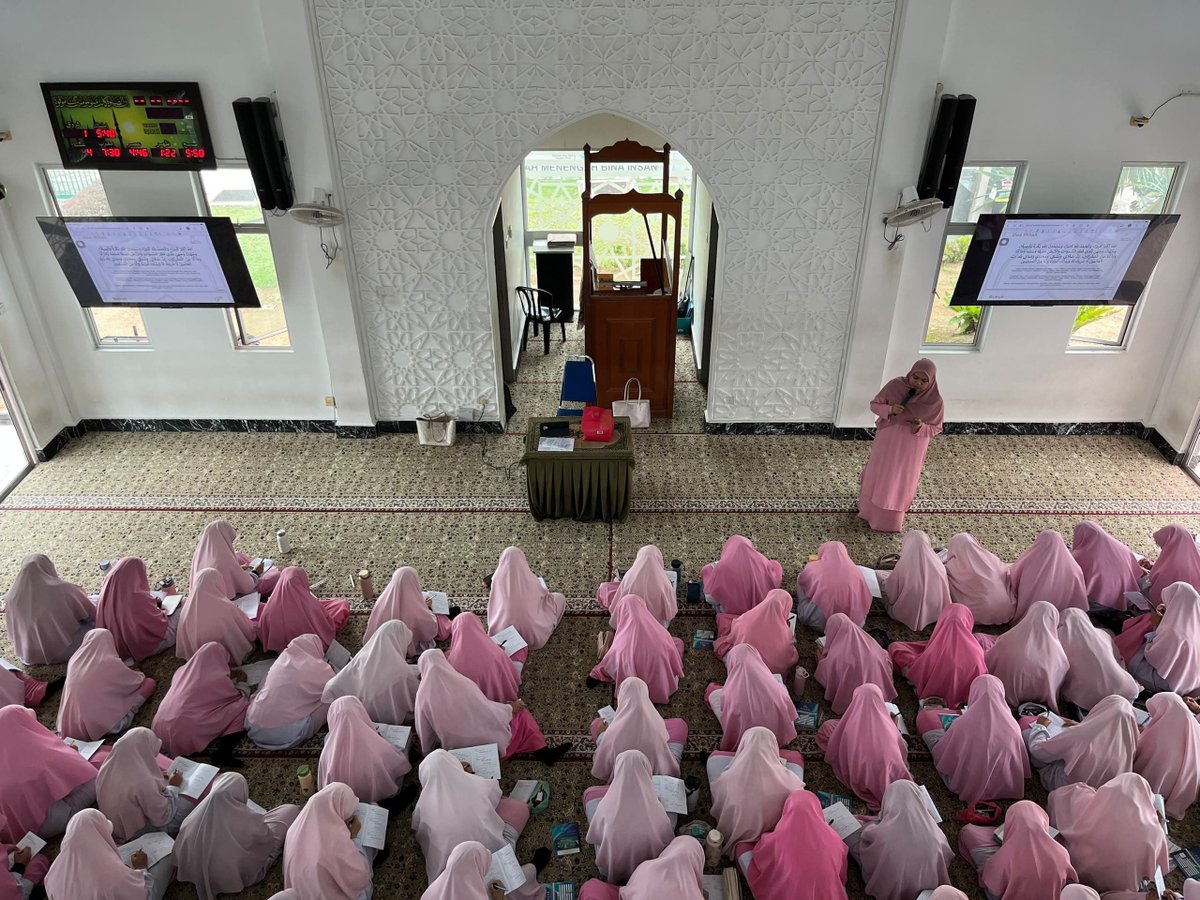 sbiyayasanmsu's tweet photo. Solat bukan sekadar melafazkan bacaan, tetapi memahami setiap lafaz yang diucapkan kepada Allah. 

Melalui slot PPIM, pelajar mempelajari, menulis dan menghafal makna bacaan dalam solat agar setiap ibadah yang didirikan lebih khusyuk, dihayati dan memberi kesan kepada kehidupan. https://t.co/UguciQN55h