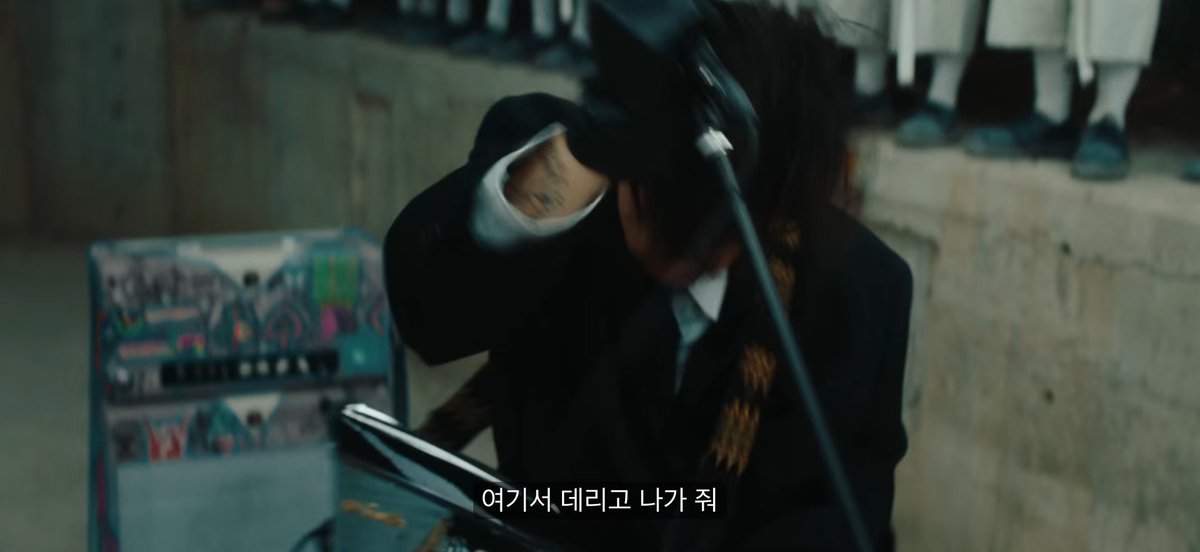 malhee_2's tweet photo. 아이조 뮤비 0.5배속해서 보면 타투보임 https://t.co/A4vHsVBakR