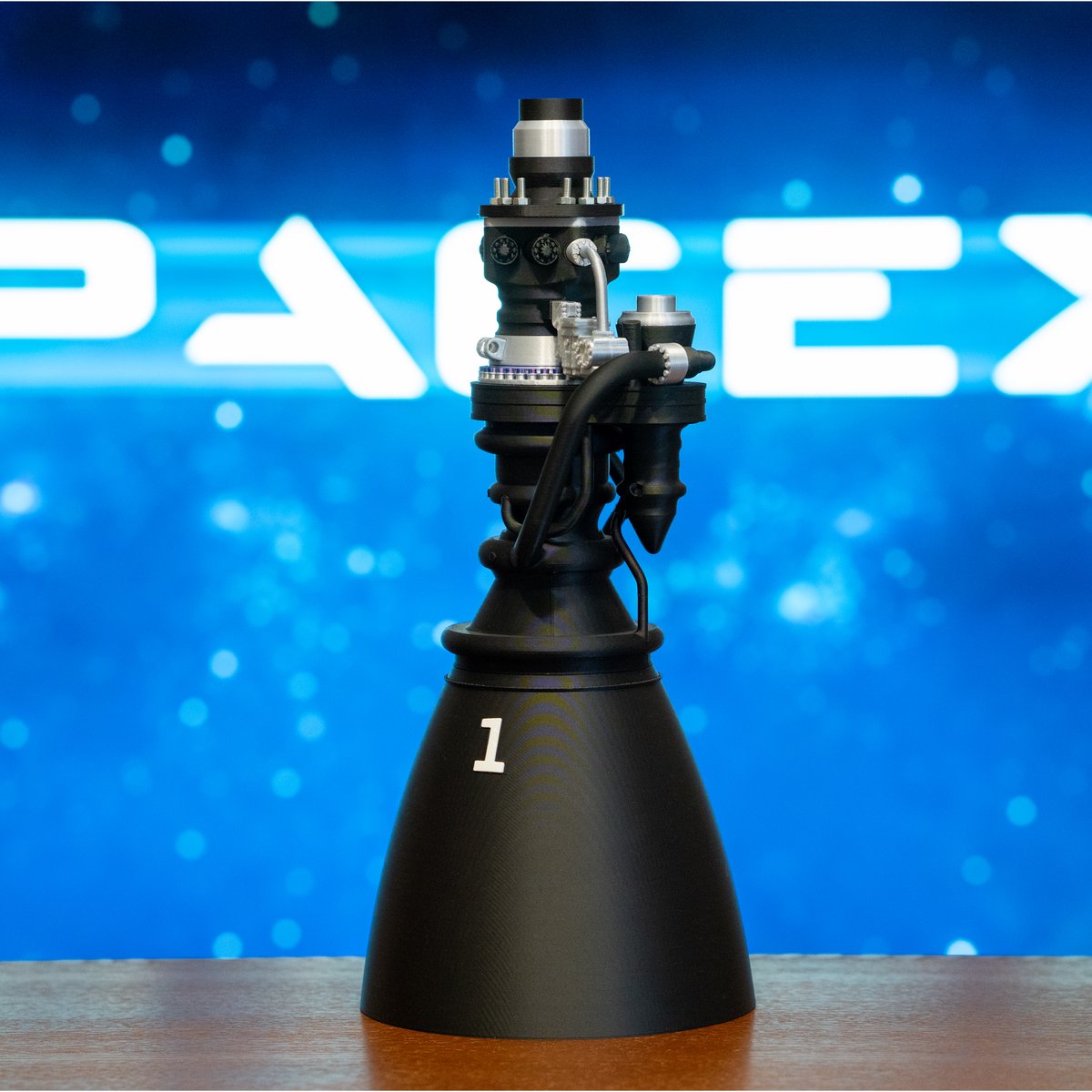SpaceLabEarth's tweet photo. 🚀 いよいよ明日早朝！SpaceX Starship Flight 13打ち上げです！7:45am JST
人類を火星へ運ぶための心臓部、Raptor 3エンジン。 フルフロー・ステージド燃焼という最先端技術が詰まった、現在最も強力で効率の良いロケットエンジンのひとつです。
そんな伝説のエンジンを、精密に再現したスケールモデルをデスクに置きませんか？ 打ち上げの興奮をそのまま身近に感じられる、宇宙ファン必携のアイテムです。
▶ 詳細・購入はこちら https://t.co/d2JhNN5gQV