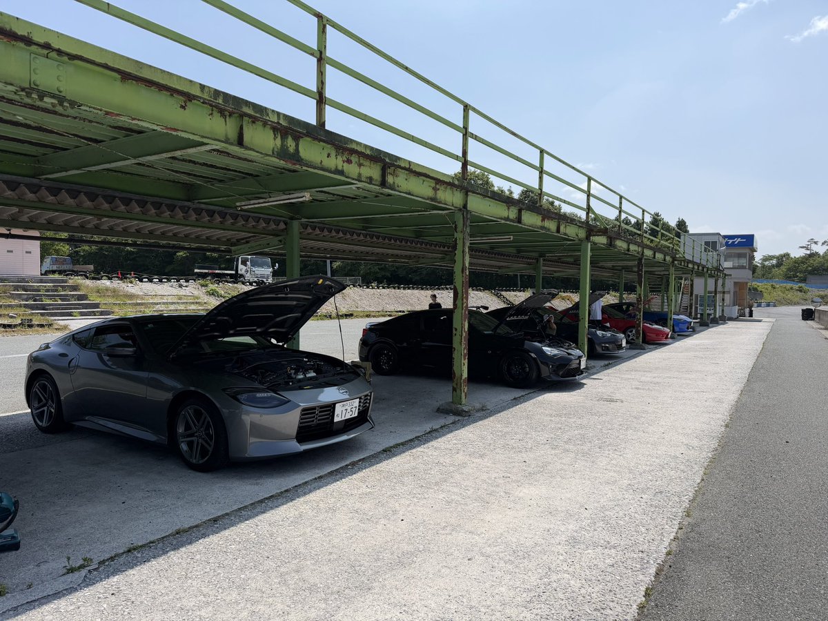 0mriceumaidesu's tweet photo. 外気温37℃の猛暑日に行くもんではない
Z初ドライでちょっと乗り方が分かったような、まだ分かってないような...
Z3台ともこれからまだまだ練習が必要ですね、 https://t.co/8Bj82RIdOL