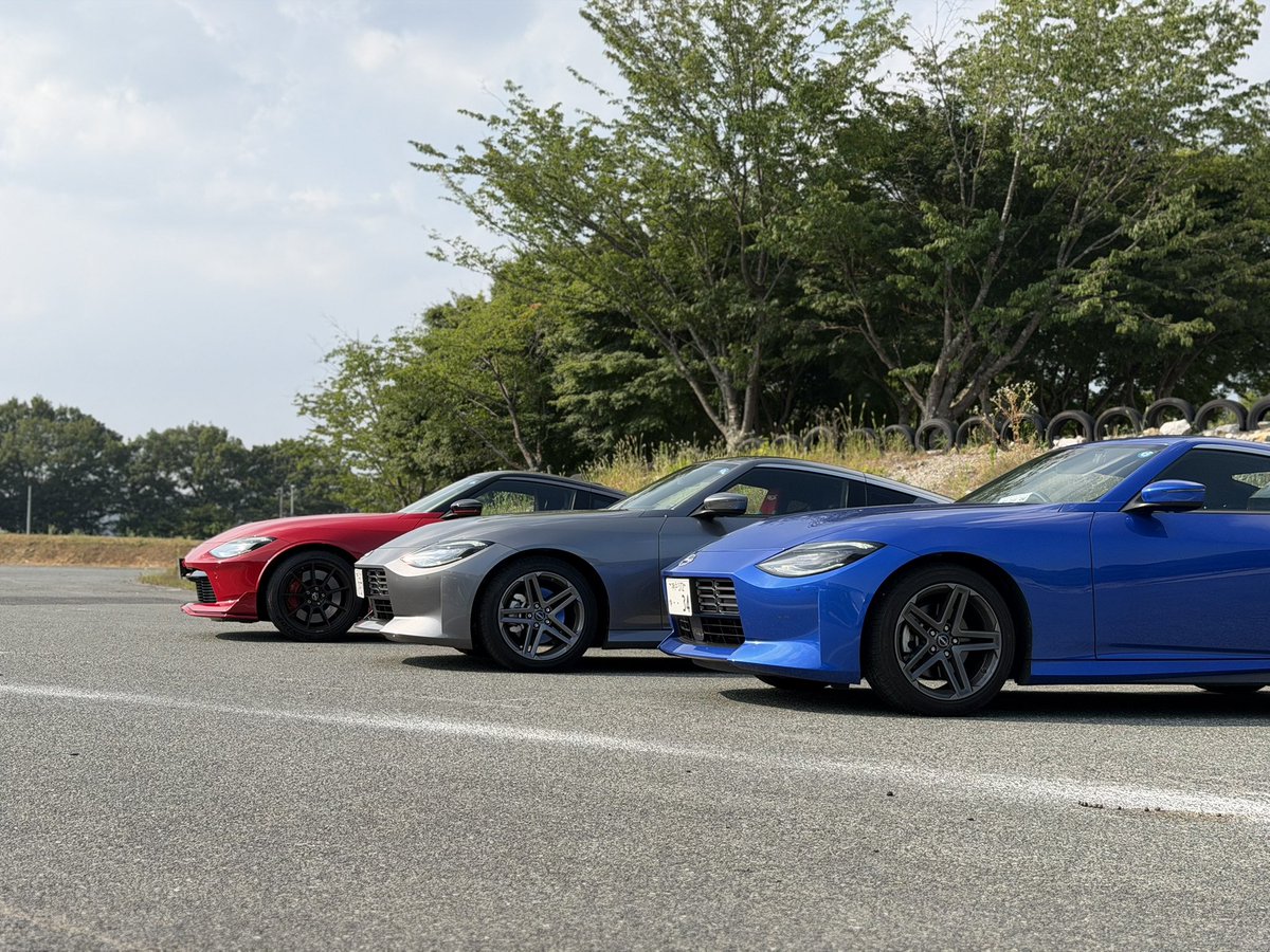 0mriceumaidesu's tweet photo. 外気温37℃の猛暑日に行くもんではない
Z初ドライでちょっと乗り方が分かったような、まだ分かってないような...
Z3台ともこれからまだまだ練習が必要ですね、 https://t.co/8Bj82RIdOL