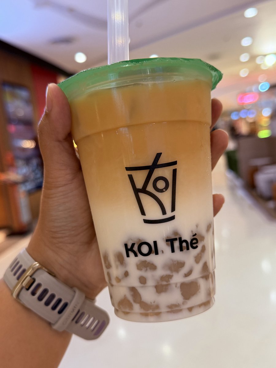 kptalonlak's tweet photo. เมนูเครื่องดื่มที่กินบ่อยสุดปีนี้ได้แก่…
อู่หลงที ลาเต้ ร้าน KOI The
Less milk นมน้อย ชอบให่ชาเข้มขึ้น
Less Ice น้ำแข็งน้อย จะได้ไม่จืดไป
ความหวาน 0% เพราะมีหวานจากทาโร่คิว
เพิ่มทาโร่คิว (เหมือนทาโร่บอล แต่เม็ดเหลี่ยมเล็ก ๆ เหนียวนุ่ม มีเนื้อเผือกผสม)

Size M : 115 บาท

ภาพ 1 ก่อนคน / ภาพ 2 หลังคน

#อร่อยบอกต่อ #KPตะลอนแหลก