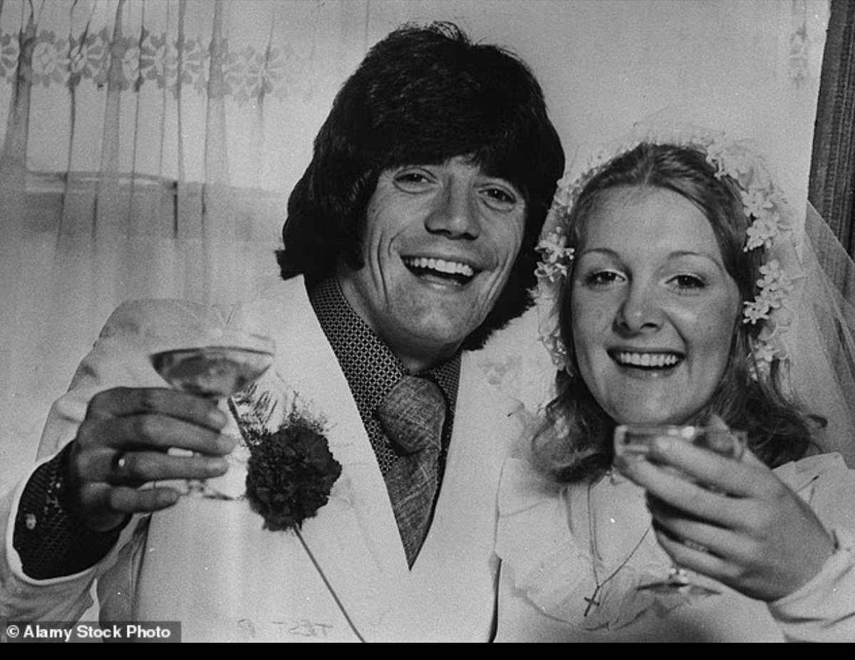 heatherdws's tweet photo. He met his wife of 51 years on the waltzers at a Doncaster fair - but the football legend initially told her a little white lie 👀

Slightly bashful, a young Keegan did not try to woo his new belle with tales from the football pitch. Instead, he pitched himself as a humble steelworker, the job he took in summertime to earn a bit of extra cash. During the off-season, Scunthorpe cut his weekly wages, you see, so he had to supplement that with jobs on the steel and in a psychiatric hospital. 

👑🖤🤍🖤🤍👑