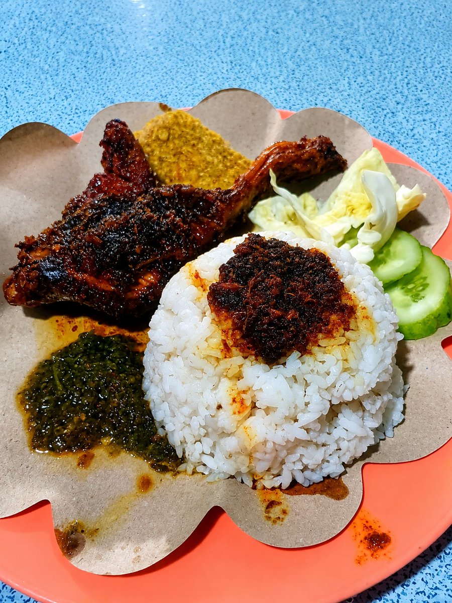 chaikucingoyen2's tweet photo. Ya...lumayanlah buat isi perut aja. Kalau rasa, jauh dari ekspektas. https://t.co/Z1nGAQCJwC