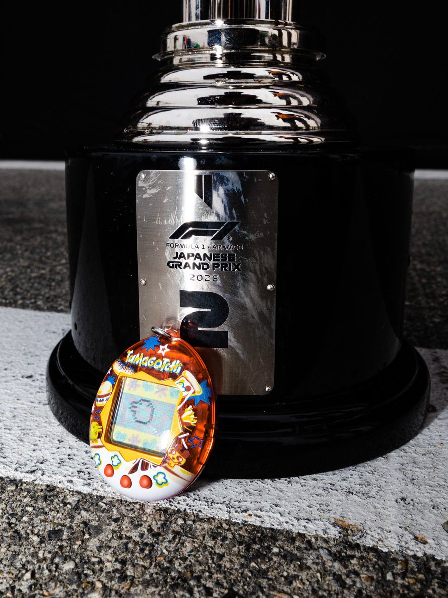 hOP81ngforwdc's tweet photo. the last time mclaren admin adopted a toy (bruce) was during the japanese gp, which earned oscar a podium. and now they’ve got a new one... so does this mean, we're gonna see oscpodium again? 👀 https://t.co/AMfjSsK9I1