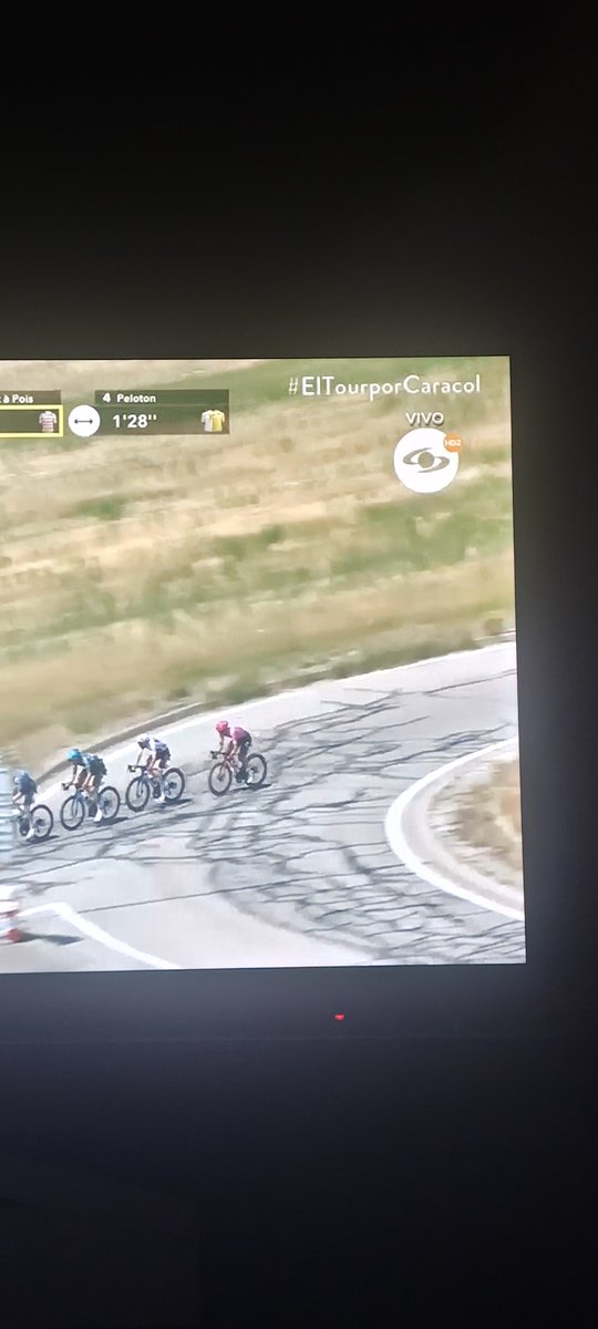 Quike191's tweet photo. @BiciGoga buenos días , siguiendo la transmisión de nuevo desde la tierra de la torta ahogada Guadalajara, Jalisco. Son el mejor equipo se disfruta más el tour con ustedes. Apoyando al torito . Atentamente Kike Garibay ! https://t.co/osm1H70W19