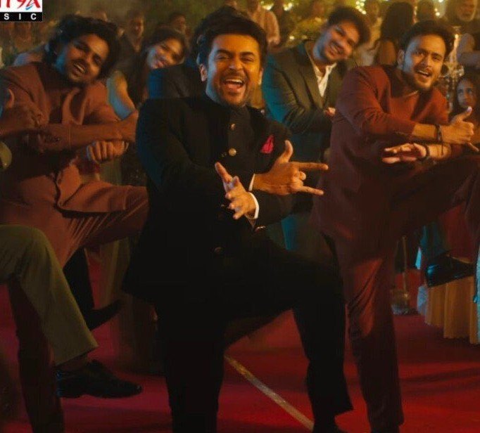 SuriyaMaara's tweet photo. how can someone look this young,fit and charming at 50 😭😭 https://t.co/j9WZdUwsee