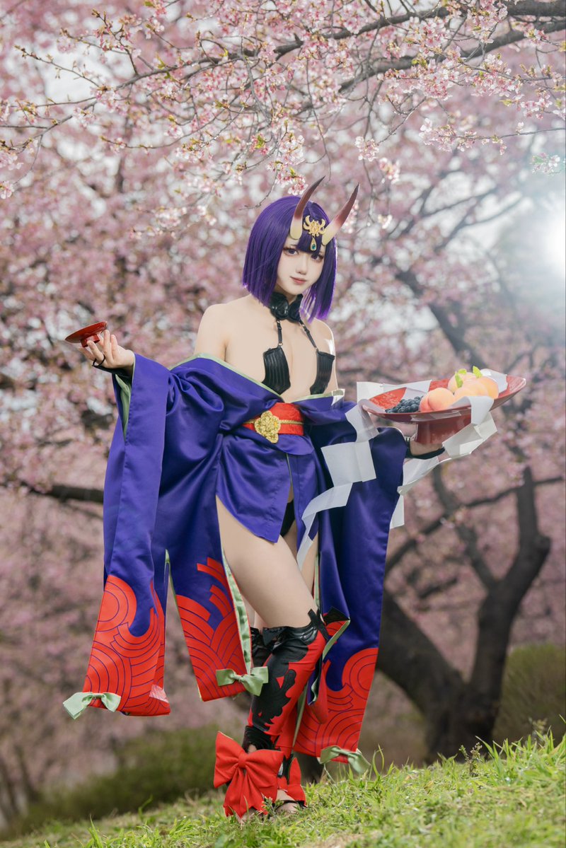 chikasoR's tweet photo. うちを召喚してくれて、おおきにありがとう。
好きにやるけど――かまへんね？

Cosplay－Fate/GrandOrder 
アサシン/酒呑童子 https://t.co/aYuy5YNrKh