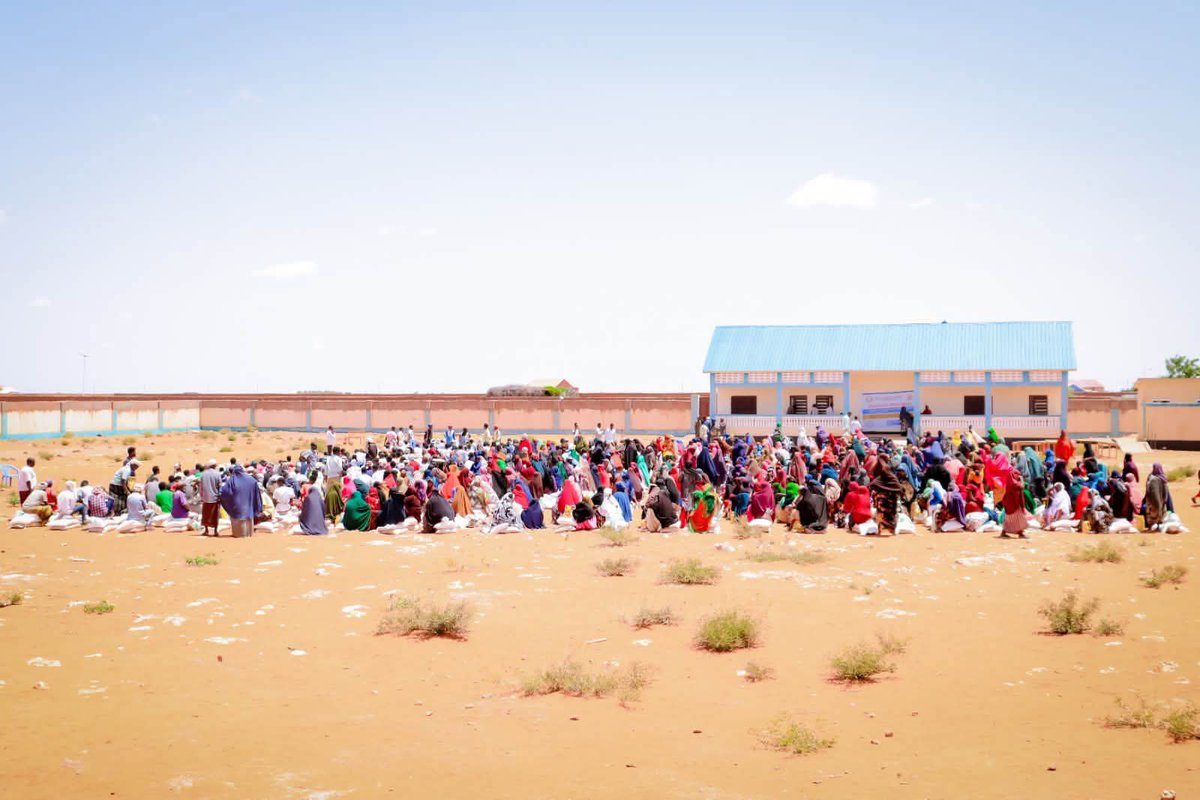 SoDMA_Somalia's tweet photo. The Somali Disaster Management Agency today launched a food assistance distribution in #Galkayo, #Mudug region, for vulnerable families affected by drought, as part of ongoing efforts to support communities facing humanitarian challenges. https://t.co/DwDUHfMR2T