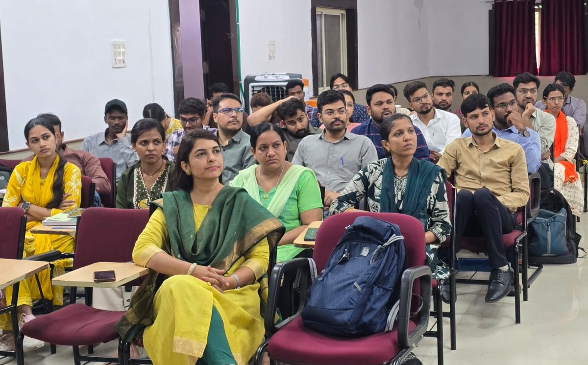 IMAIndore's tweet photo. 🚀 Great leadership begins with people.

An insightful Leadership &amp; Team Building session with Amber S. Arondekar explored people-centric leadership, team dynamics, and practical strategies to build high-performing teams. https://t.co/Vf2qh2Xq4p
