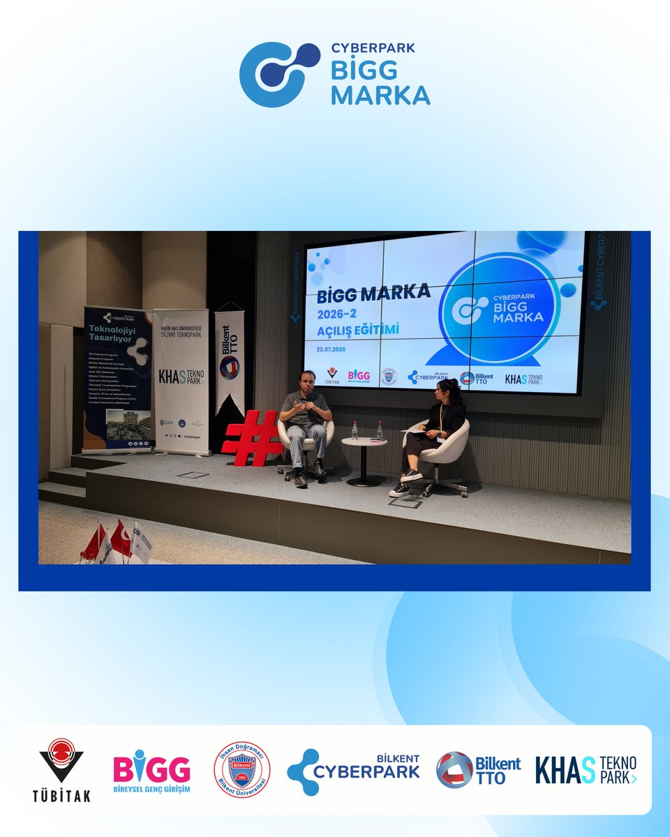CyberparkTGB's tweet photo. CYBERPARK BİGG MARKA 2026-2 Hızlandırma Programı Açılış Eğitimi dopdolu içeriğiyle girişimcileri bir araya getirdi. 🌟
 
Günümüz karşılama ve networking ile başlayıp, girişimcilerin birbirini tanıdığı enerjik bir ortamla açıldı. Ardından gerçekleşen açılış konuşmalarında programın yol haritası ve beklentiler paylaşıldı.
 
 💬 İlham konuşmalarında BİGG mezunları sonraki süreçler hakkında bilgi verdi.
 🎯 Panelde “İyi fikir her zaman girişim midir?” sorusu farklı perspektiflerle tartışıldı.
 📊 Eğitim ve atölye çalışmalarında iş modeli–iş planı dönüşümü ele alındı.
 🤝 Girişimciler, bire bir geri bildirim alma fırsatı yakaladı.
 🌟Günün sonunda ise girişimcilerin BİGG yolculukları değerlendirildi.
 
Açılış eğitimi ile güçlü yapılan başlangıç Hızlandırma Programı ile girişimcileri daha ileriye taşıyacak. Fikirden büyümeye giden yolculuk burada hız kazanıyor.

Etkinlik kapsamında tüm oturumlara katkı sunan ekosistem paydaşlarımıza teşekkür ederiz.

• Fireside Chat: "Yatırımcı Gözüyle Fikirden Yatırıma"oturumunda Türkiye Kalkınma Fonu’ndan Berktay Akyüz’e ve Bilkent CYBERPARK’tan Beste Boya Kocaoğlu’na,
• İlham Konuşmaları oturumunda BİGG mezunları Nanotherapeutix'ten Gürkan Yeşilöz’e ve Milspec’ten Utku Büyükfidan’a,
• Girişimcilik Eğitimi oturumunda ise Nihal Yazgan’a ve Beste Boya Kocaoğlu’na değerli katkıları için teşekkür ederiz.
 
Tüm girişimcilerimize süreçte başarılar dileriz. 🚀
 
 @tubitak | @bilkentuniv | Bilkent TTO | @khasteknopark
 
 #BilkentCYBERPARK #CYBERPARKBİGGMARKA