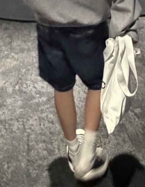 hsngpilled's tweet photo. feeling like a victorian man seeing a woman’s ankles for the first time whenever i see heeseung’s legs https://t.co/BdDpQVczEB