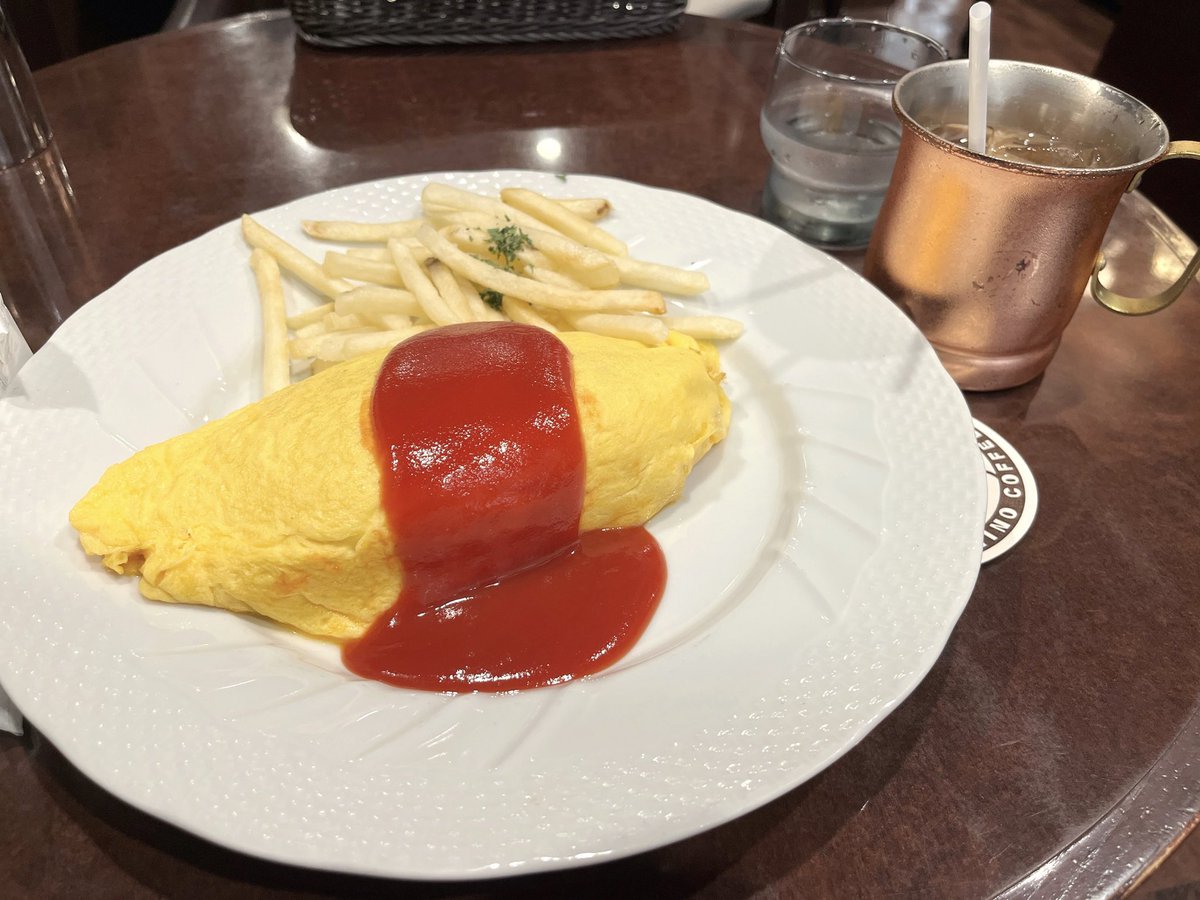 j_sed0's tweet photo. 大好きな星乃珈琲のオムライス❤️ちょっと値段上がって新しくポテトが付いてた😳味は変わらず美味しい～！(*´︶`) https://t.co/Mwl5EZ4zFv