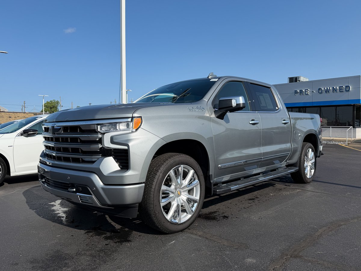 bergerchevy's tweet photo. With the largest inventory of pre-owned vehicles in #GrandRapids, we have the vehicle and finance options for you! 🙌 From used trucks like this 2025 #Silverado 1500 to SUVs that can fit the whole family, Berger #Chevy has your next new-to-you ride.

https://t.co/ZJ1ZTzi219 https://t.co/AoZsmppjBB