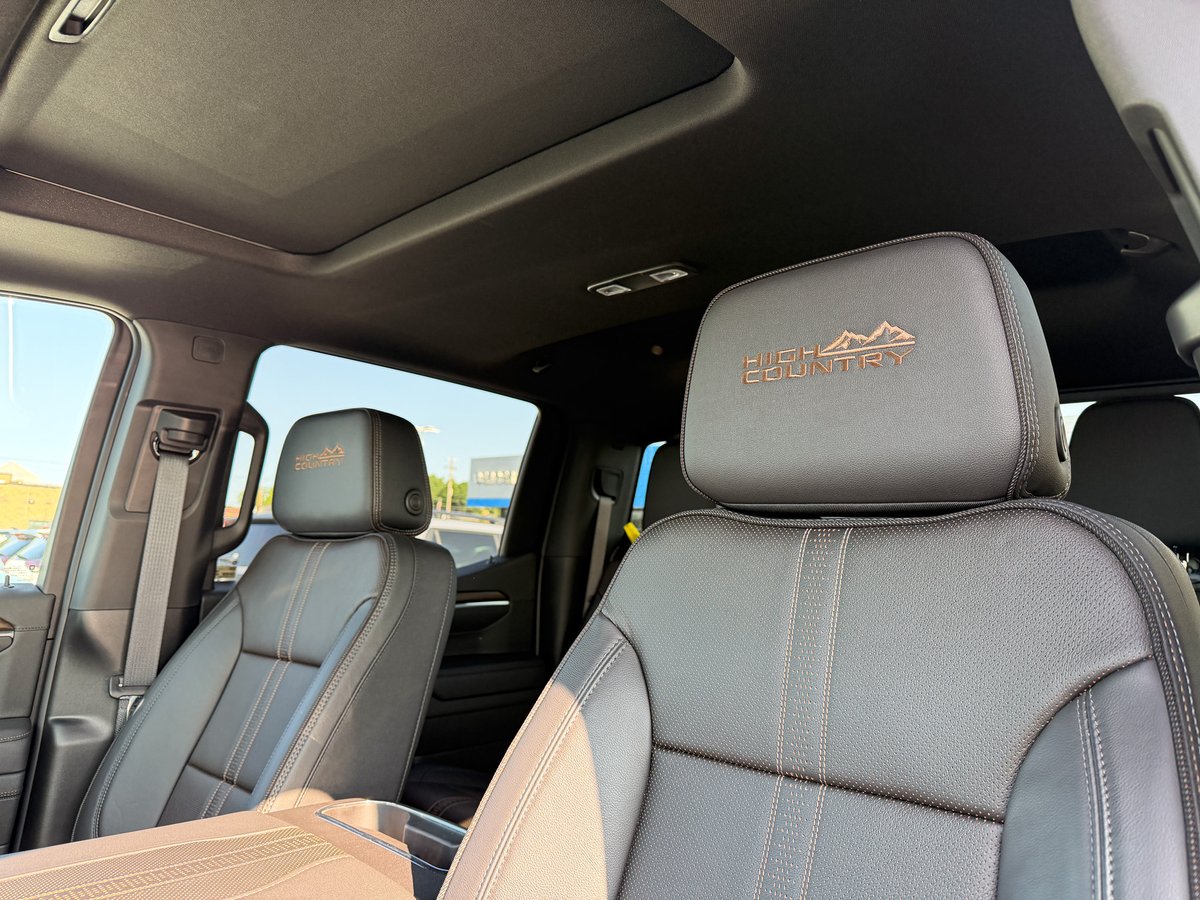 bergerchevy's tweet photo. With the largest inventory of pre-owned vehicles in #GrandRapids, we have the vehicle and finance options for you! 🙌 From used trucks like this 2025 #Silverado 1500 to SUVs that can fit the whole family, Berger #Chevy has your next new-to-you ride.

https://t.co/ZJ1ZTzi219 https://t.co/AoZsmppjBB