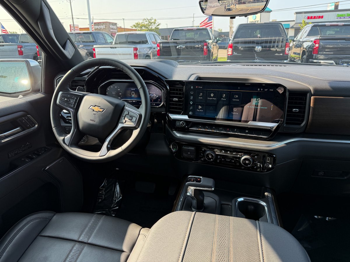 bergerchevy's tweet photo. With the largest inventory of pre-owned vehicles in #GrandRapids, we have the vehicle and finance options for you! 🙌 From used trucks like this 2025 #Silverado 1500 to SUVs that can fit the whole family, Berger #Chevy has your next new-to-you ride.

https://t.co/ZJ1ZTzi219 https://t.co/AoZsmppjBB