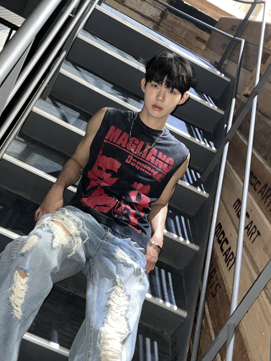 idntt_cosmo's tweet photo. 어제 보러 와줘서 너무 고마웠어요🫠🫶
여러분 덕분에 데뷔하자마자 좋은 성적 받을 수 있었어요ㅜ
지금 너무 행복해요!!!
아직 저라는 사람은 너무 부족하지만 이렇게 과분한 사랑받을 수 있어서 참 축복받은 존재 같아요🥹
앞으로 더 멋있고 좋은 모습 많~~~~~이 보여드릴 테니까
계속 지켜봐 줘요 너무 고맙고 사랑해요❤️💜💛💙🧡💚🖤🩷🩶🤎🤍🩵

#idntt #아이덴티티
#itsnotover #김은성 #kimeunsung