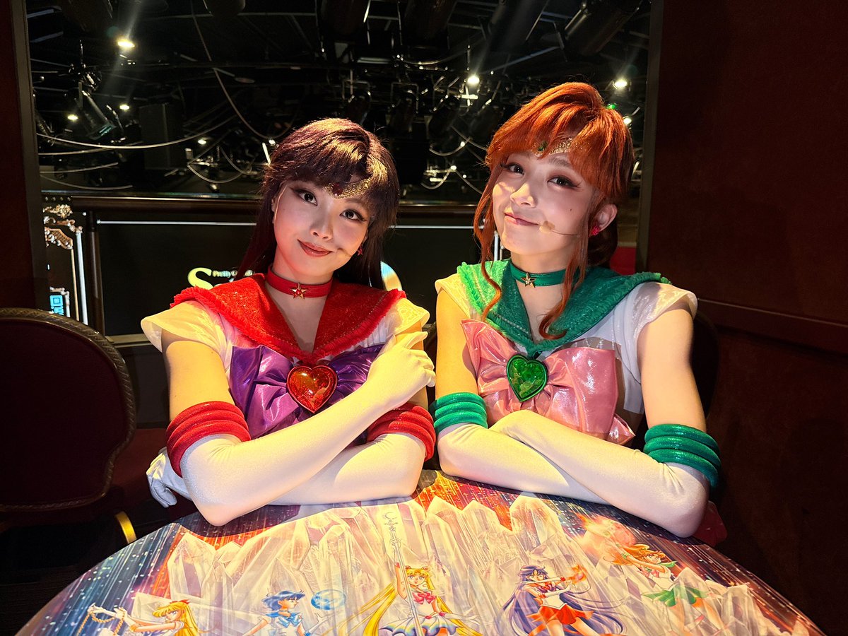 moene0228's tweet photo. 「#美少女戦士セーラームーン
-ShiningTheater ShinagawaTokyo-」

本日もありがとうございました🌙❤️‍🔥

1期の終わりが近づいてきて
少し寂しいけれど
最後まで一緒に楽しみましょうね🐦‍⬛🌟

まこちゃんと💚
また明日…！
＿＿＿＿＿＿＿＿＿＿＿＿＿＿＿＿＿

Thank you so much for today! 🌙❤️‍🔥

Our first season is almost over,
and it’s a little bittersweet…
But let’s enjoy it together until the very end. 
🐦‍⬛🌟

With Mako-chan. 💚
See you again tomorrow…!

#prettyguardiansailormoonshiningtheater #shiningtheater  #シャイニングシアター