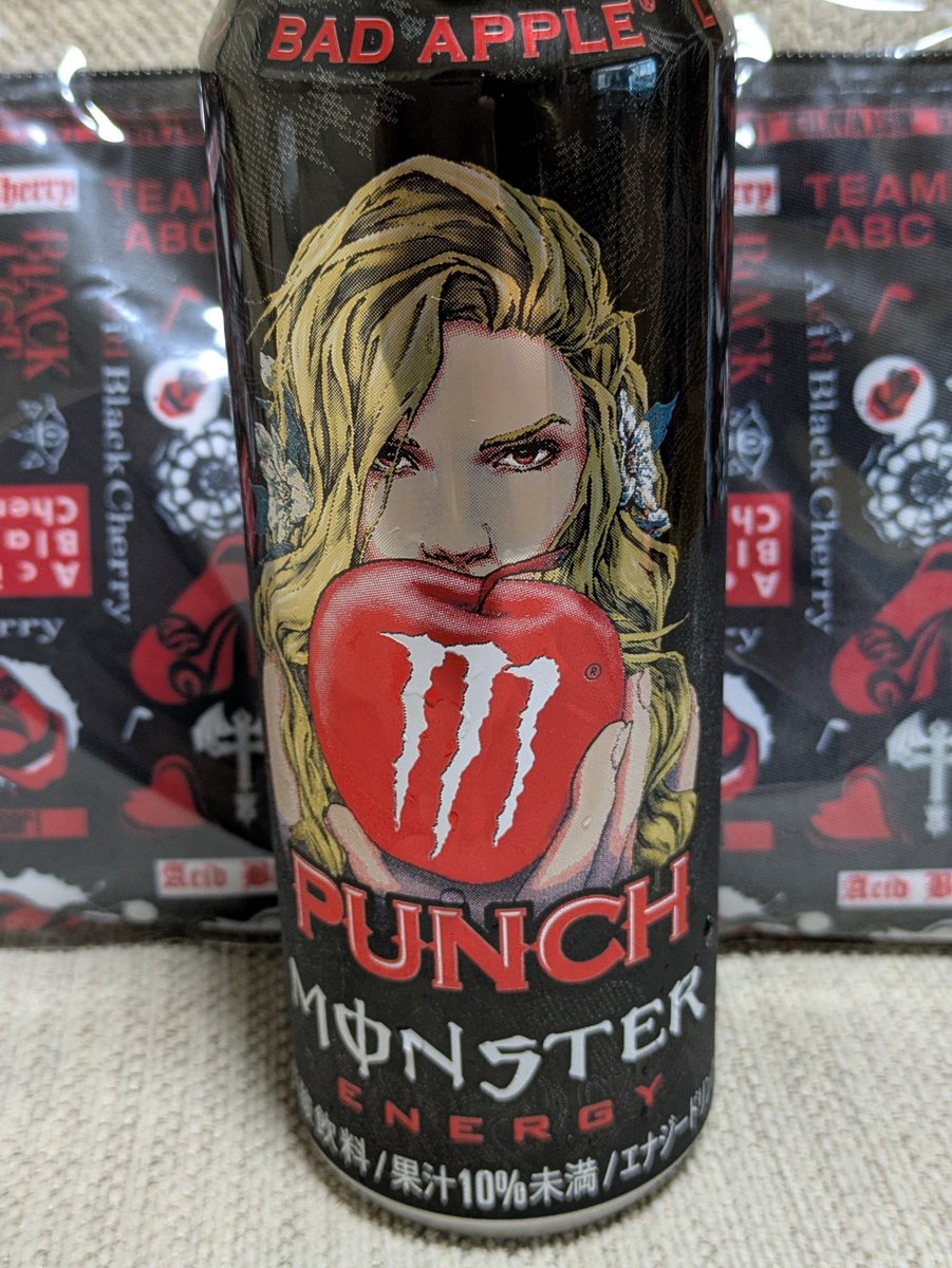 ccc_kkk_'s tweet photo. #モンスターバッドアップル
 #yasu
コンビニでいつも売り切れだった
モンスターのバッドアップル味🍎
yasuにしか見えない……(*´`)🩷
冷蔵庫開ける度目👁が合って勝手に
ドキドキ♡٨ـﮩﮩ٨ـ♡ﮩ٨ـﮩ(笑)
キンキン🧊に冷やし今日記念にポーチと記念撮影📸
そして裏に書いてある通り罪深い味でした。 https://t.co/lQbTKcnfha
