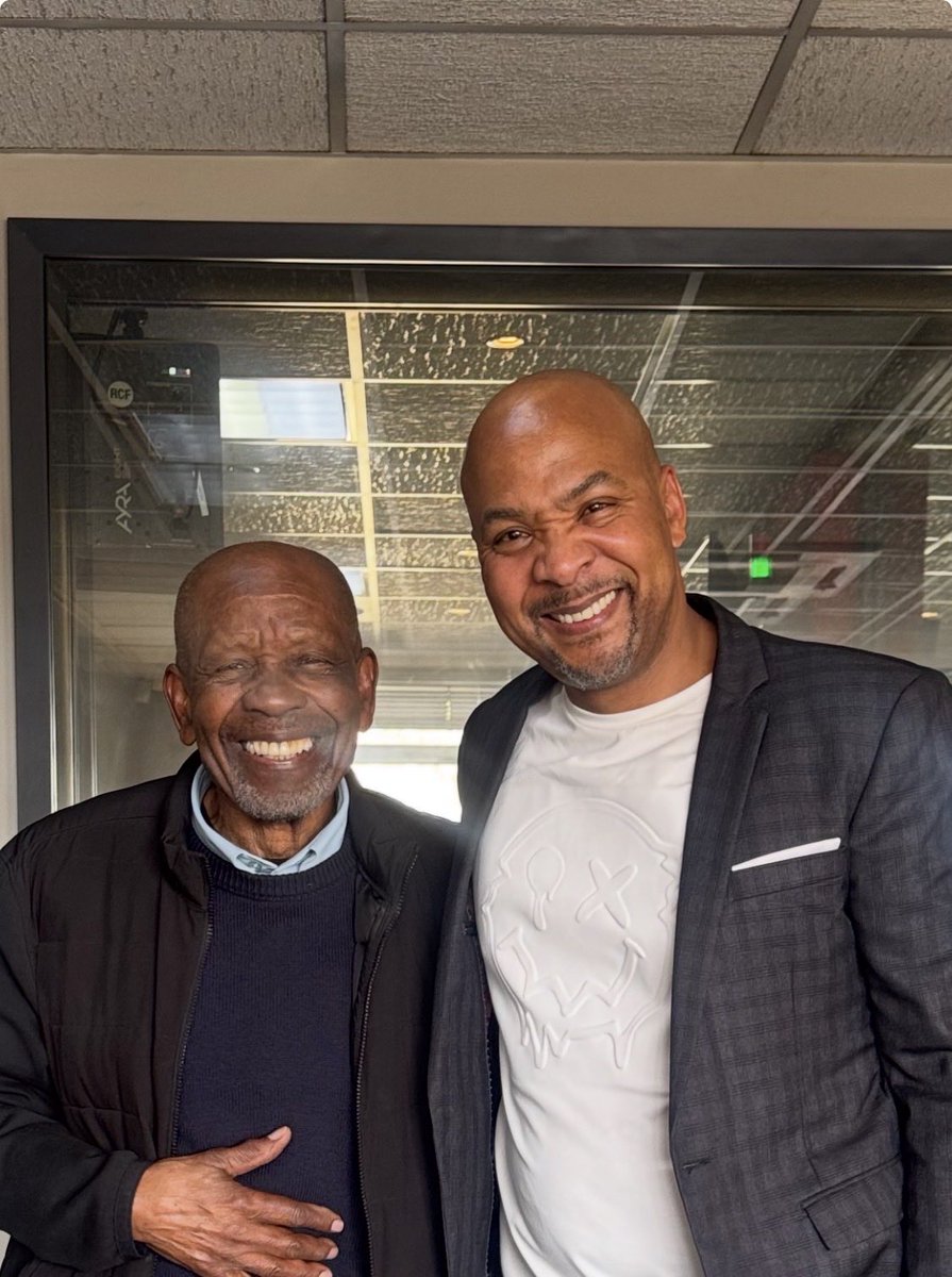 MararaMoabelo's tweet photo. They say we look like father and son 🧐🤔🤔🤣… https://t.co/G3k0DHANnn
