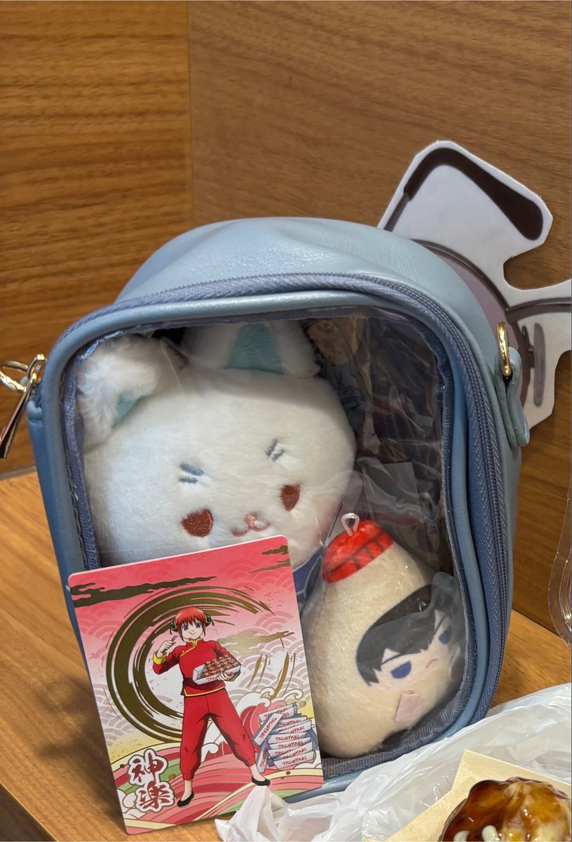 ryuuna960427's tweet photo. 銀だこ第二弾AKIBA行ってきた！
万事屋から真選組にかわってる！
特典近藤さんかと思ったら神楽もいた！
光が近藤さんのいい位置に...
第一弾も神楽書き下ろしが来たんだよね
今月何かと縁あるね神楽ちゃん https://t.co/1mjOdiZJRx