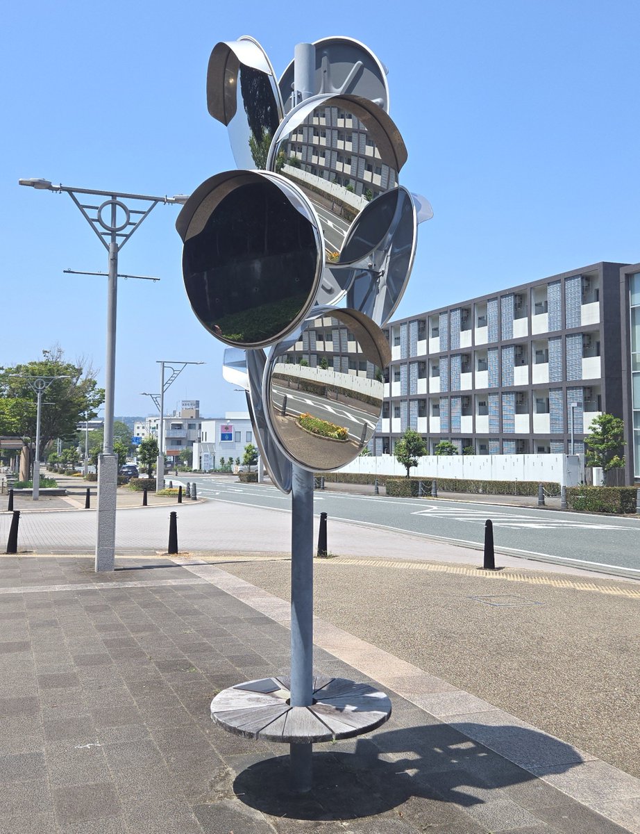 FDG_official01's tweet photo. 全方位ミラー!
#FDG #fielddiscovery #フィールドディスカバリーゲーム #袋井市 #アート https://t.co/uZrAOq82Tx