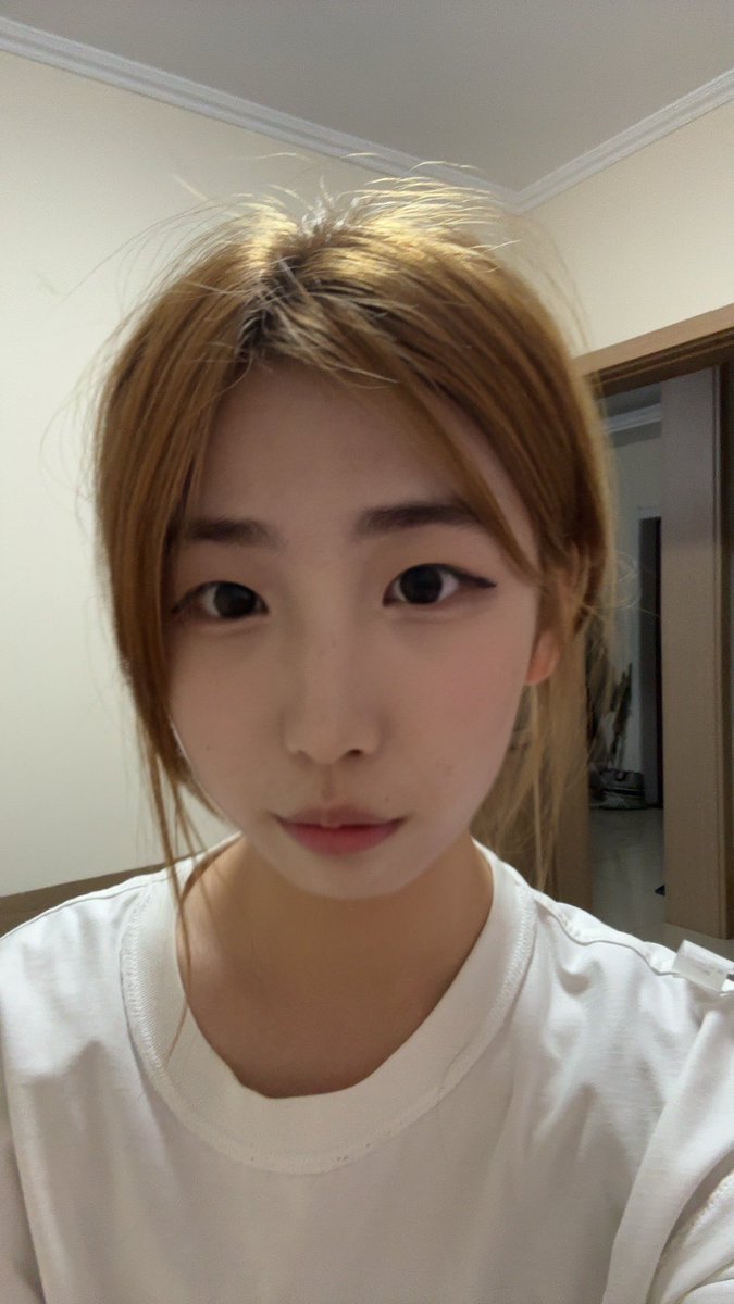 Minvy0j's tweet photo. 平眉大姐姐 https://t.co/5GxJ43hZH8