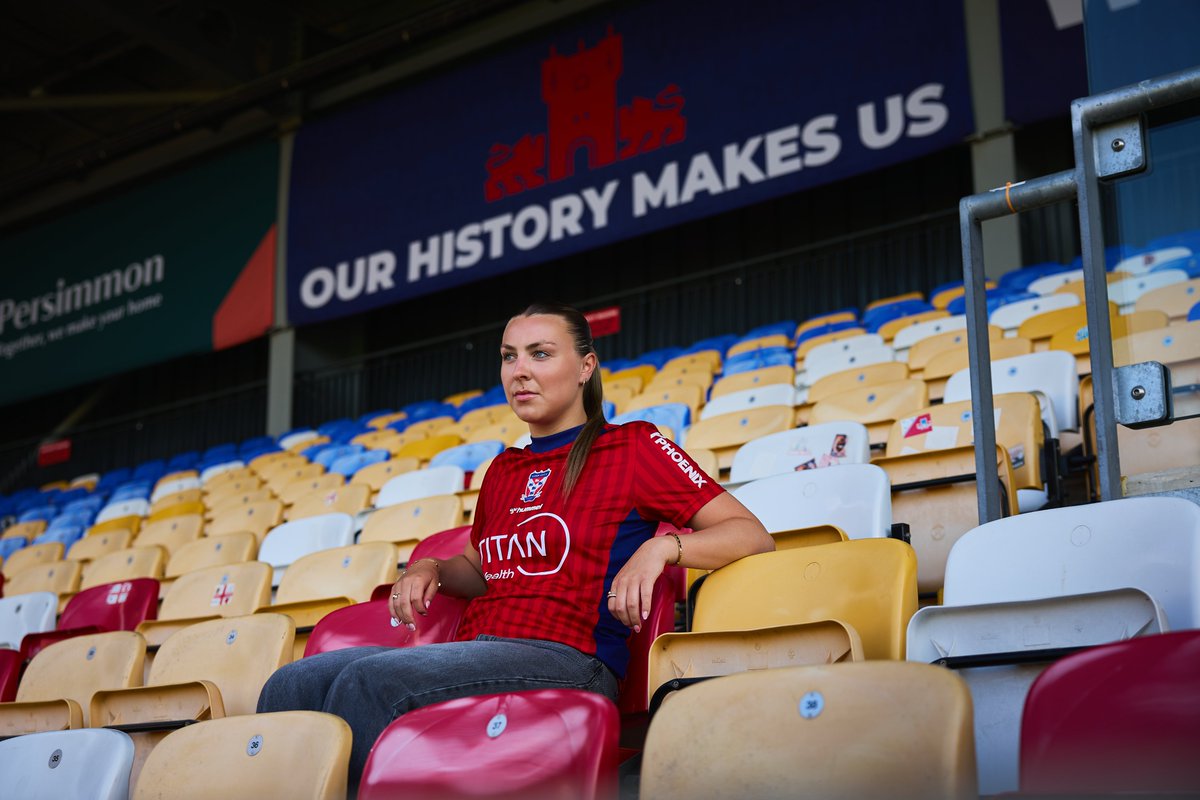 YorkCityLFC's tweet photo. Jess Holder is back👊

The striker returns to York City after 1 season spent with Hull City. No stranger to the club, Jess has put on the shirt over 50 times, receiving 12 POTM awards &amp; tallying 14 goals.

It's great to have you back, Jess🙌

#YCLFC #MinsterBelles #FAWNL https://t.co/iRaskBhwL8