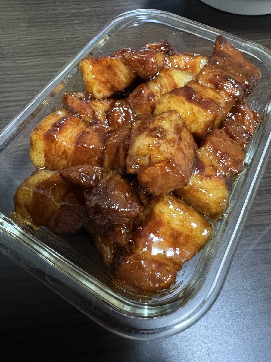 eagle_pokeca's tweet photo. 明後日辺りのお酒のアテに角煮初めて作って見たけど見た目は美味しそう☺️
きっと味も美味しいだろう https://t.co/pppkFvB4y5