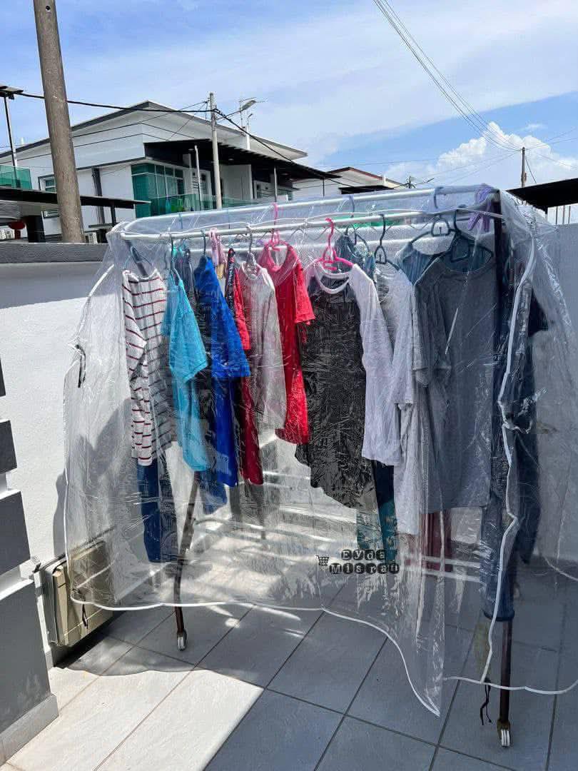 peoniwy's tweet photo. BUAT MBAK yang sempat nge-spill alat ini, lancar terus deh rejekinya 😭🫶
Sekarang udah gak parno lagi kalau jemur baju terus tiba-tiba hujan atau ketiduran. Debu juga gak nempel ke baju.

Yang bikin kaget, bajunya tetap kering seperti biasa, malah wanginya jadi lebih awet 😭✨ https://t.co/WS2QpTSegR