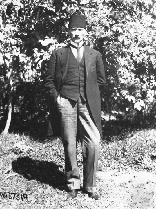 SDKoleksiyon's tweet photo. Tarihte Bugün: 23 Temmuz 1919.  

"Milli sınırlar içinde vatan bölünmez bir bütündür, parçalanamaz".

"Her türlü yabancı işgaline ve müdahalesine karşı millet birlikte direnecektir".

"Manda ve himaye kabul edilemez".  

Erzurum Kongresi. https://t.co/T8iYkfVlDS