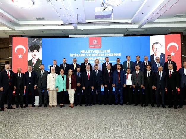 bbismailerdem's tweet photo. İçişleri Bakanımız @mustafaciftcitr ile Milletvekilleri olarak bir araya geldik. Bakanlığın çalışmaları hakkında Bakanımız sunumunu yaptı ve istişarelerde bulunduk. 

Sayın bakanımızı ve bakanlık mensuplarını Devletimize ve Milletimize yaptıkları hizmetleri için tebrik eder, başarılarının devamını temenni ederim. @TC_icisleri