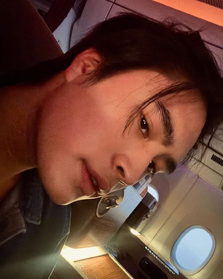 gemiatta's tweet photo. yang bayar                                 yang cantik https://t.co/8HidCmrQDb