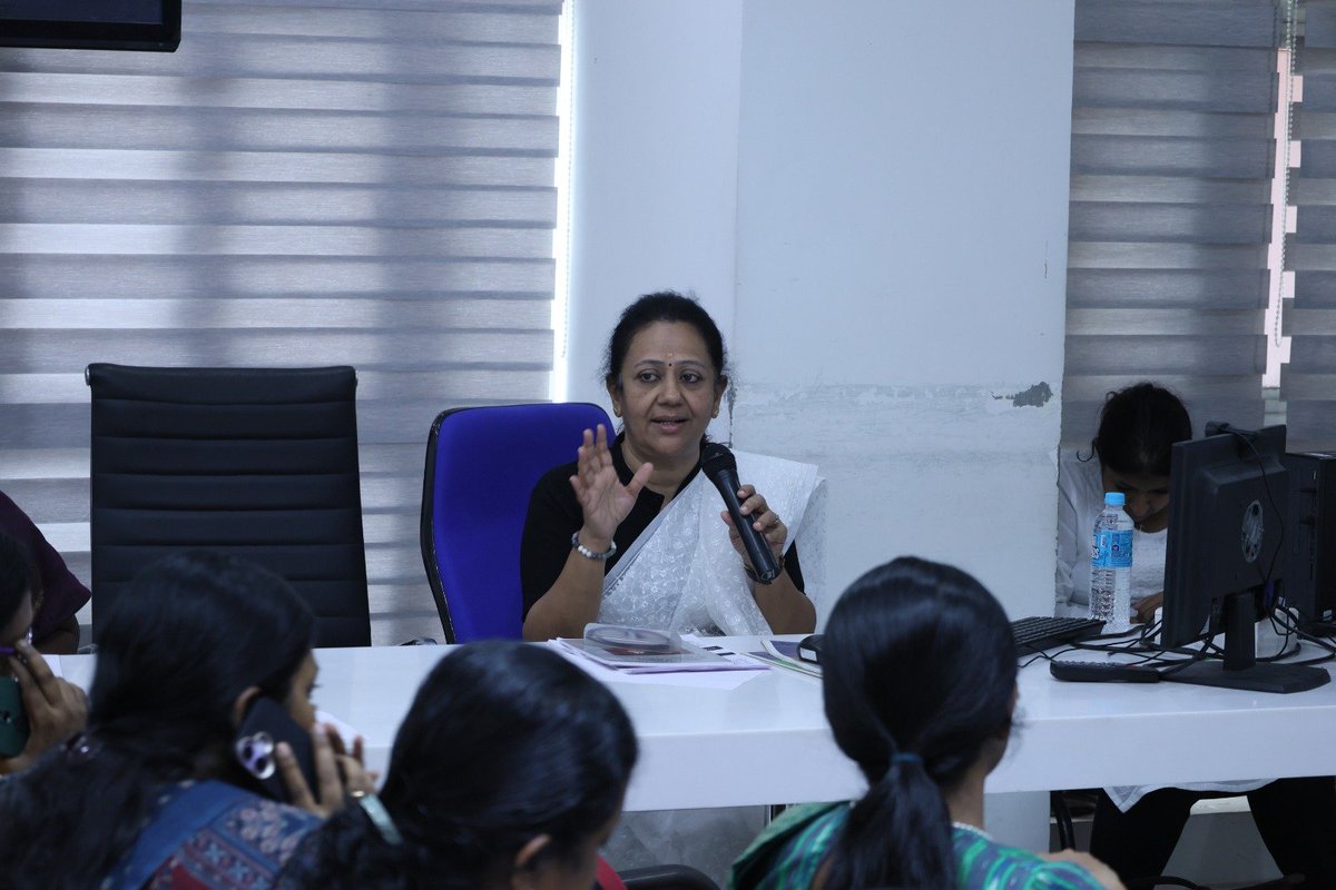cochin_port's tweet photo. Adv. Parvathi Sanjay, eminent legal practitioner at the High Court of Kerala, led an awareness session on the Sexual Harassment of Women at Workplace (Prevention, Prohibition and Redressal) Act, 2013 (POSH Act), for the employees of Cochin Port Authority.

The session focused on promoting a safe, respectful and inclusive workplace by enhancing employees' awareness of their rights and responsibilities.