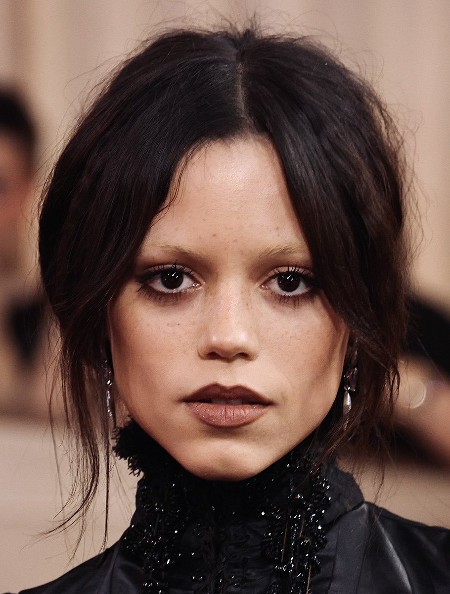 EilishxOrtega's tweet photo. Jenna Ortega serving facecard 🫠
#jennaortega https://t.co/oI0O71Ndrw