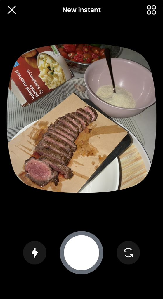 chikauzoahu's tweet photo. I’m not really hungry just something light https://t.co/S0OUU9URd6