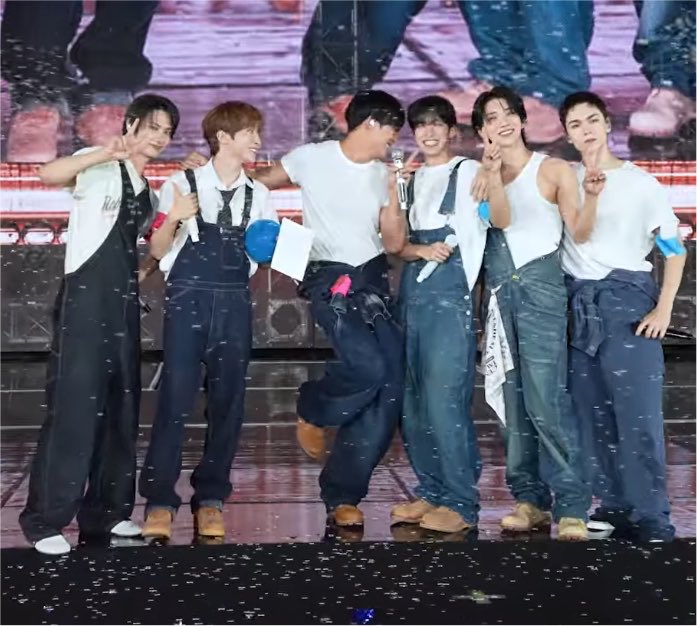 gyustarlit's tweet photo. mingyu has PhD in babygirlism https://t.co/AvFzbjcFKY