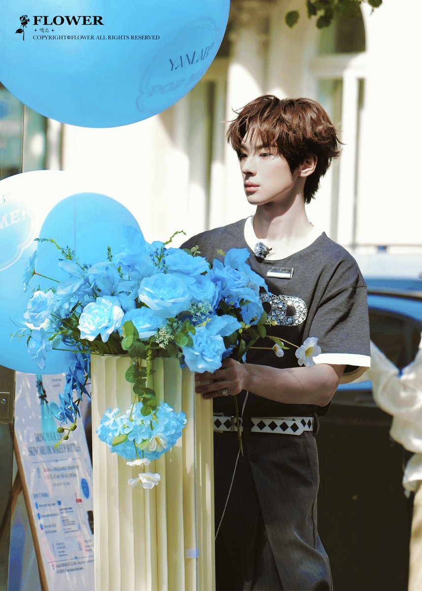 flowe_paint's tweet photo. 𝟐𝟎𝟐𝟔𝟎𝟕𝟐𝟑 颜安伦敦合伙人

严肃工作中👾
#yanan #颜安 #yanlab #伦敦合伙人 https://t.co/VjOs6hbWt8
