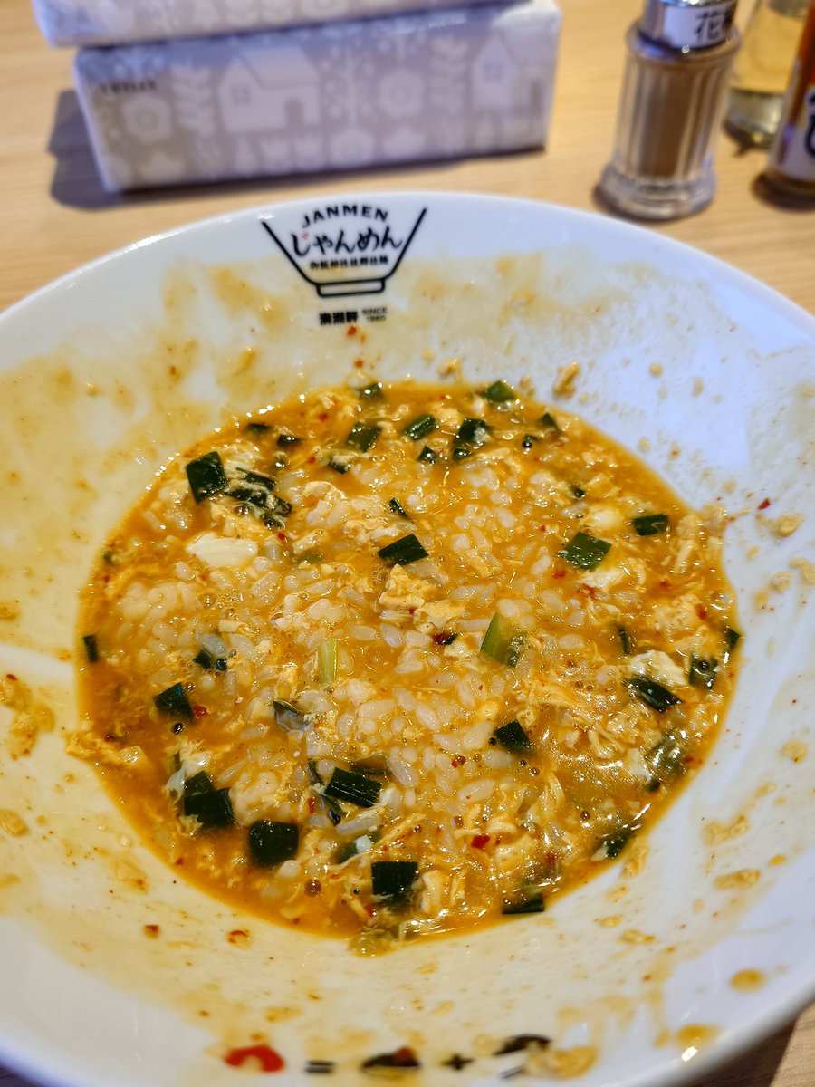 prfmtoshige's tweet photo. 初じゃんめん‼️
普段のラーメンではなく、あんかけラーメン風の食感で旨辛で今までに経験したことがないラーメンでした😋
最後はご飯をインして食べました‼👍
今度はもう少し辛くて食べたいって思いました☝️ https://t.co/dUJEPxFck1