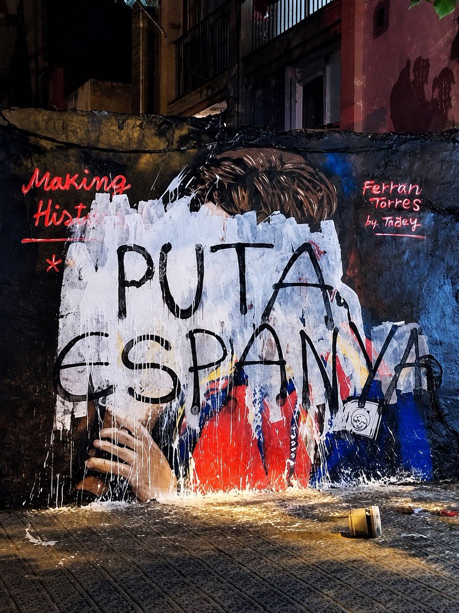 RobertoVaquero_'s tweet photo. Independentistas catalanes destrozan el mural dedicado a Ferran Torres apenas 24 horas después de su inauguración.

La envidia y el odio a España les consume. https://t.co/iKNBJ8KfA5