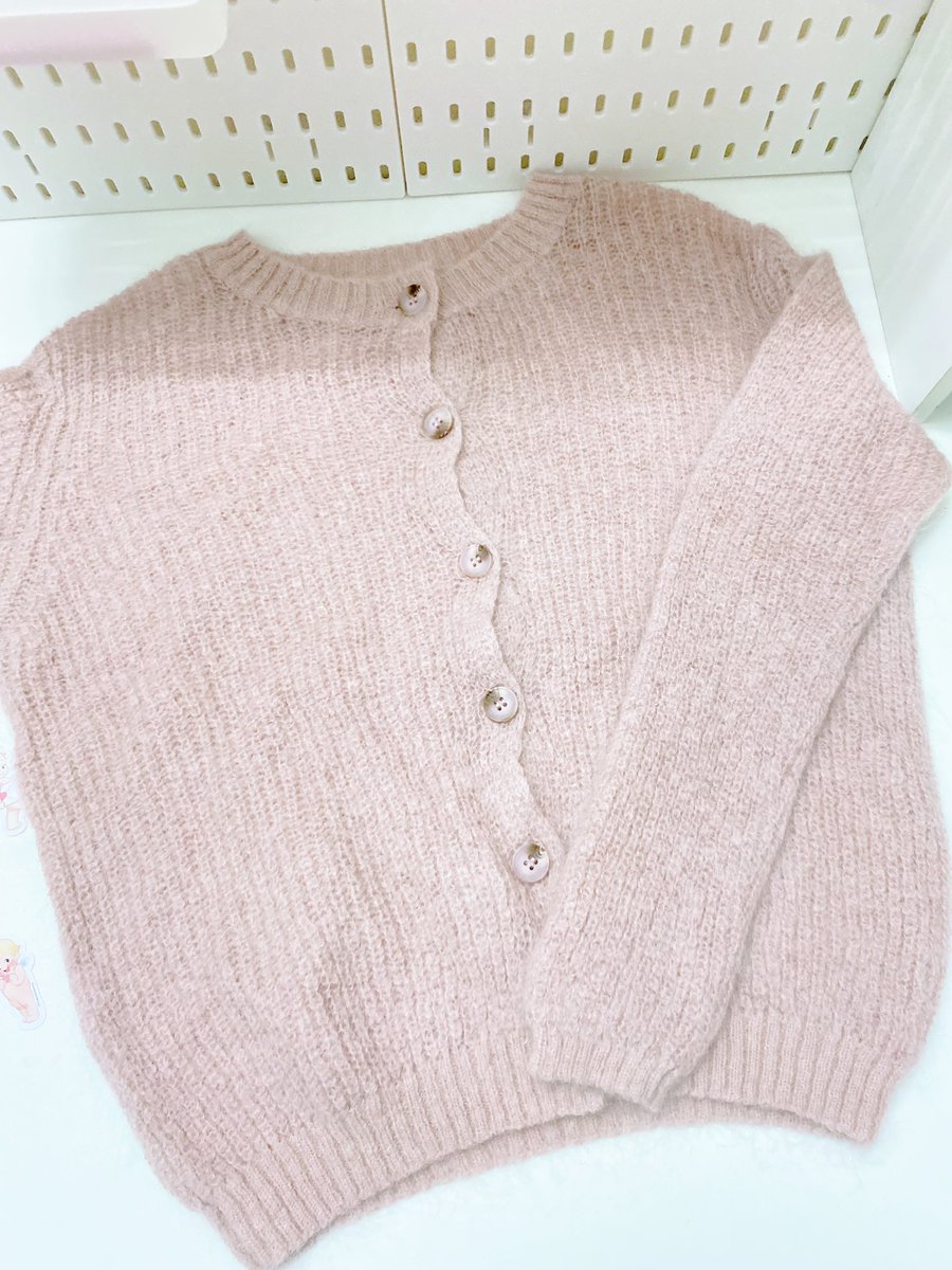 usedbabaittt's tweet photo. ˚  🛒

คาร์ดิแกนสีชมพูกระดุมสวยขนนุ่มสุบๆ ซื้อมา3++

price : 95.-

#เสื้อผ้ามือสอง #ส่งต่อเสื้อมือสอง #ส่งต่อเสื้อผ้ามือ2 #โล๊ะตู้ #ส่งต่อเสื้อผ้า https://t.co/HfHoyptwop