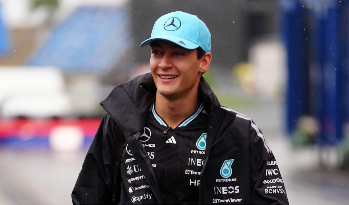 MercedesAMGF1BR's tweet photo. 🚨🚨🚨 AGORA! George Russell faz reconhecimento da pista, "é pista mesmo" afirma George https://t.co/8uq9rm5w5v