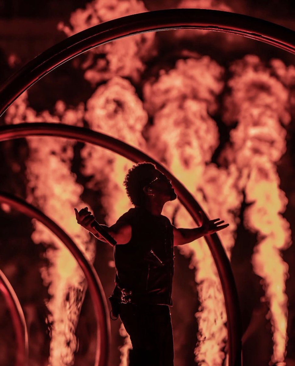 MementoMoriXO's tweet photo. The Weeknd in Nice N2 🇫🇷 - posted via his IG story 

A mini thread 🧵 of photographs 
#AfterHoursTilDawnTour https://t.co/IJrFBU9dfg