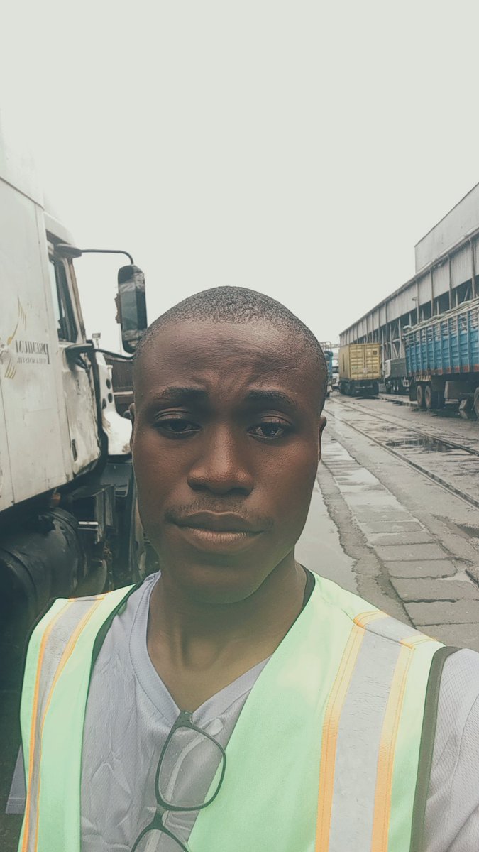 Royal_raj120's tweet photo. The loading bay keeps the trucks moving. This plate keeps me moving. 😂🍽️🚛

Alhamdulillah 🤍. https://t.co/0tMviYzEp9