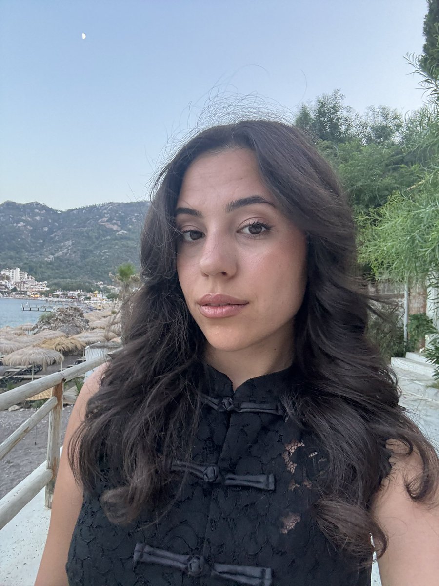 melikesabanoglu's tweet photo. 🥳 https://t.co/22DARVlFGF